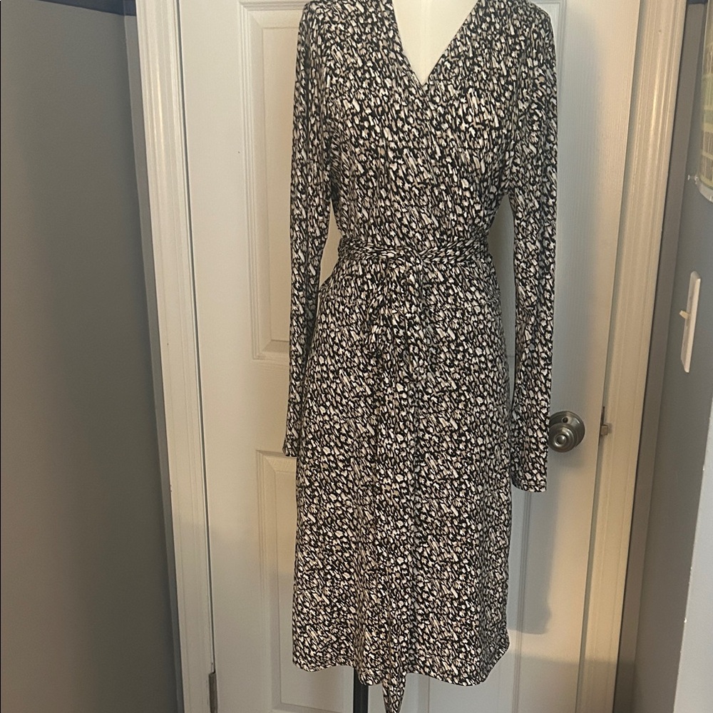 Banana Republic Black and White Patterned Long Sleeve Dress